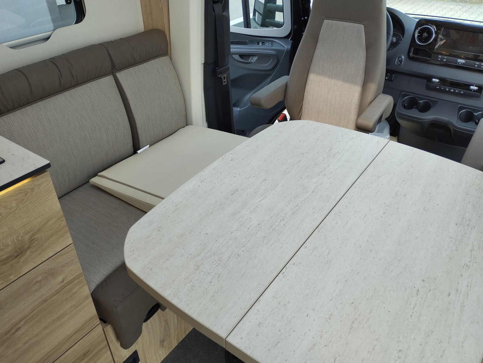 Fahrzeugabbildung Eura Mobil Profila T PT726EF Mondial-Pakete, Zusatzbett