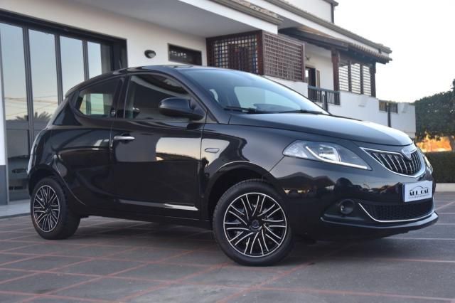 Другие New Lancia Ypsilon 1.0 Hybrid Gold