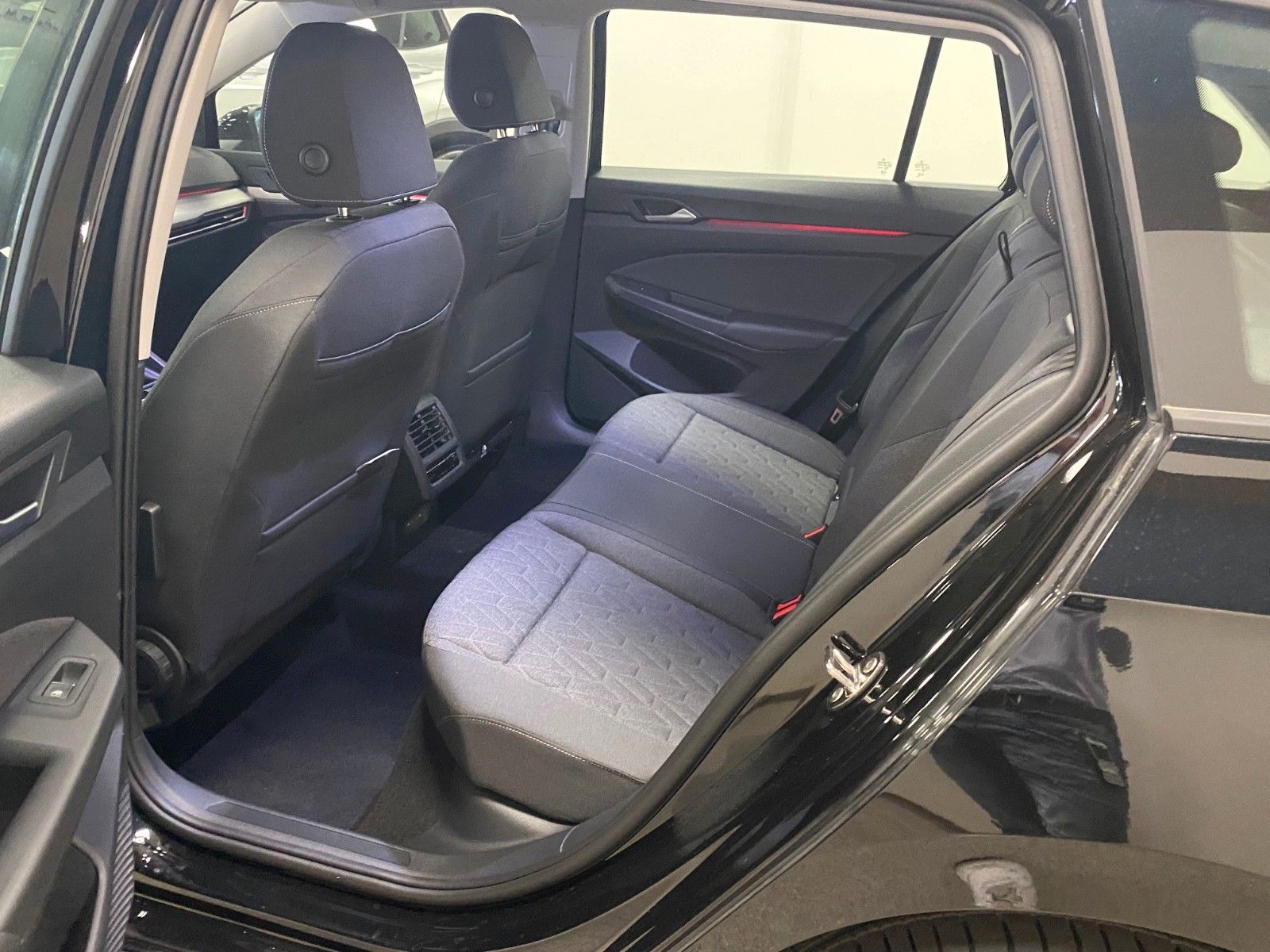 Fahrzeugabbildung Volkswagen Golf 8 Variant 2.0 TDI Life Variant+ACC+PDC v+h+