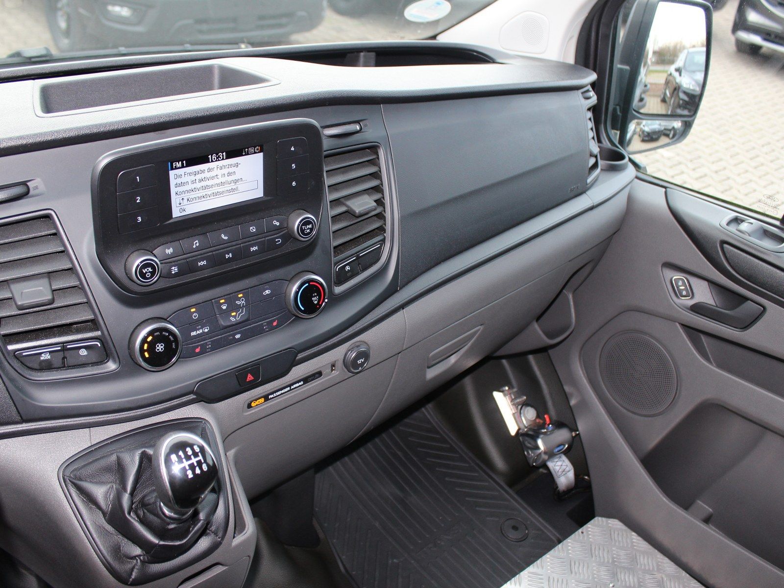 Fahrzeugabbildung Ford Transit Custom 320 L1 2,0 TDCi