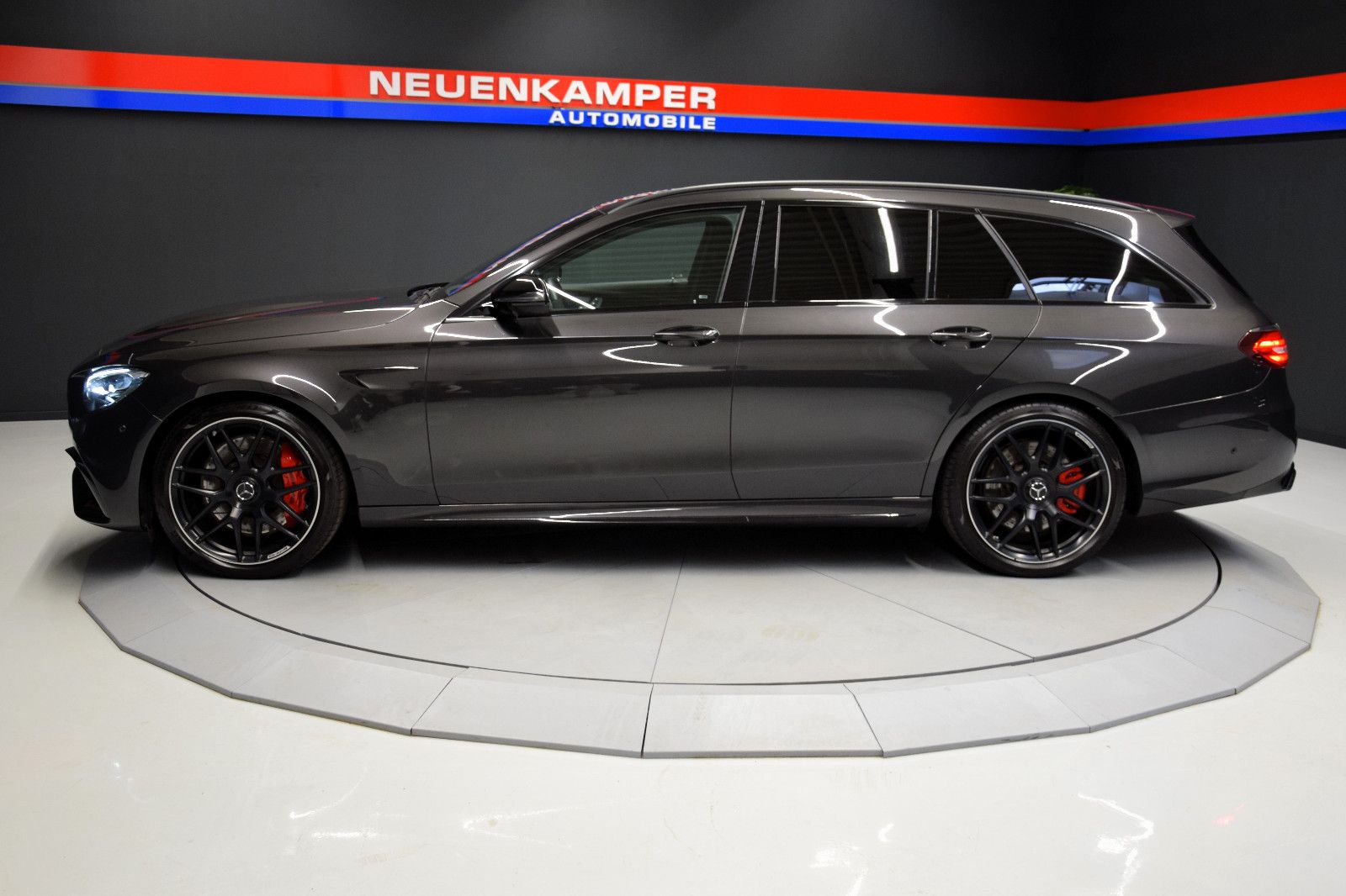 Fahrzeugabbildung Mercedes-Benz E 63 s AMG T 4Matic+ 360° ACC Perf. Sitze Burme.