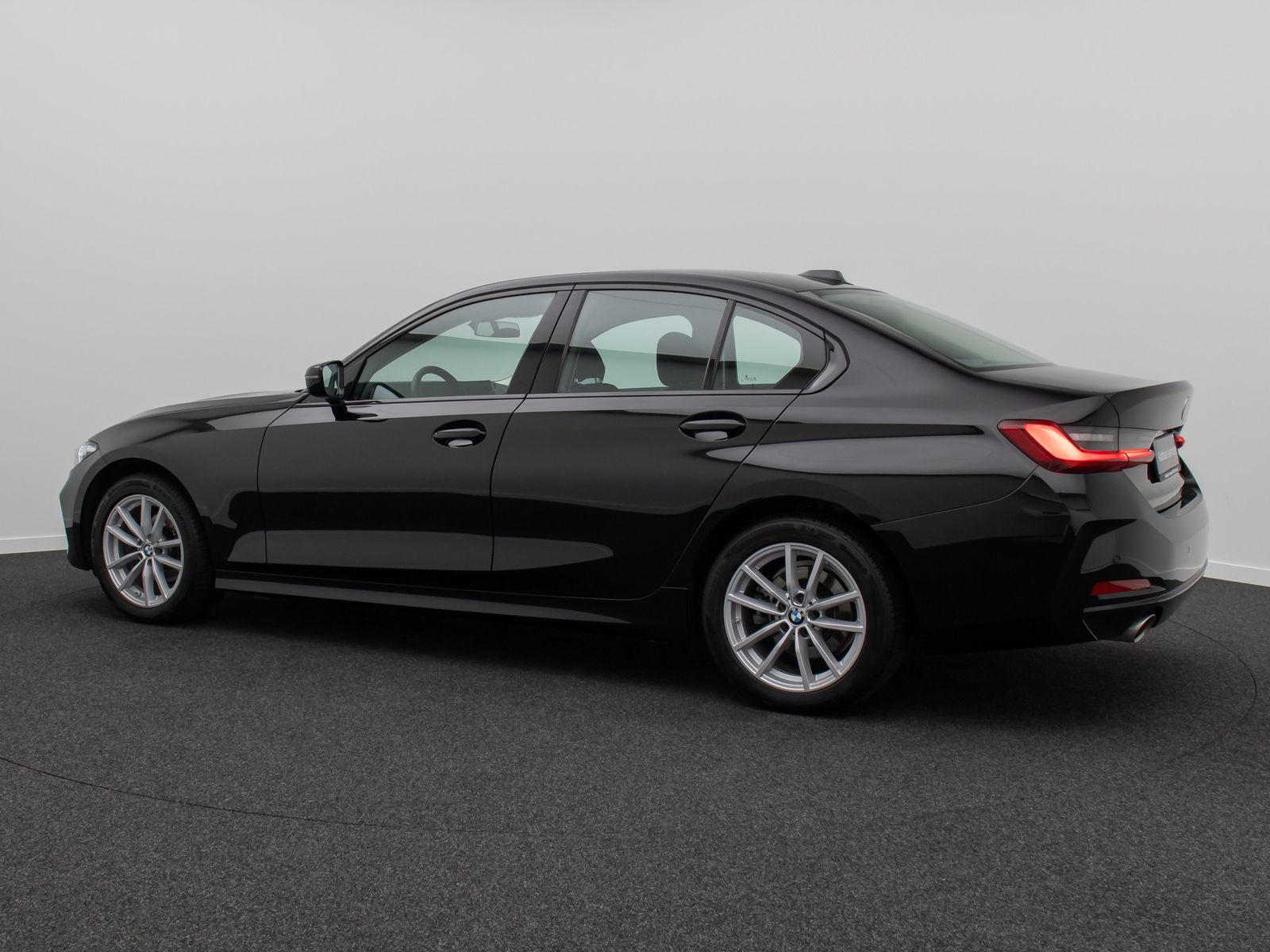 Fahrzeugabbildung BMW 318i DAB PDC Widscreen Geschwindigkeitsreg LED