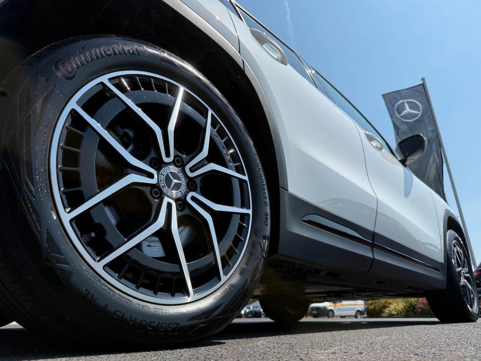 Fahrzeugabbildung Mercedes-Benz EQA 300 4M Progressive+Ambiente+RFK+19AMG+TotW