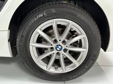 Fahrzeugabbildung BMW 218d Navi Parkassistent HiFi LM Sportsitze LED