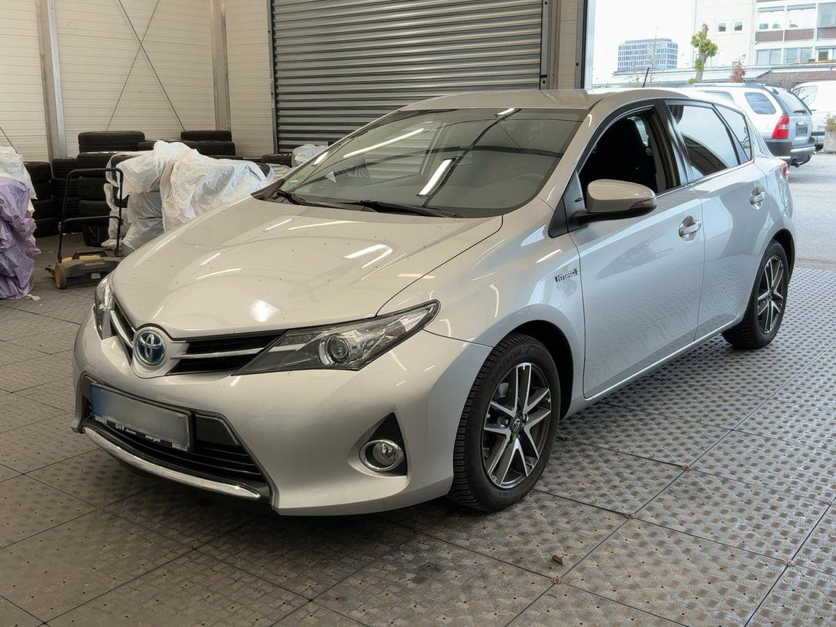 Toyota Auris Hybrid Life+