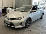 Toyota Auris Hybrid Life+ - silberne Toyota Auris
