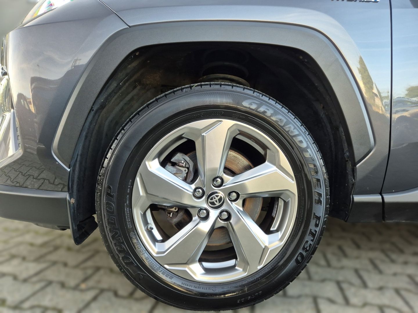 Fahrzeugabbildung Toyota RAV 4 4x2 Team D Hybrid 2.5 Navi LED ACC El. He