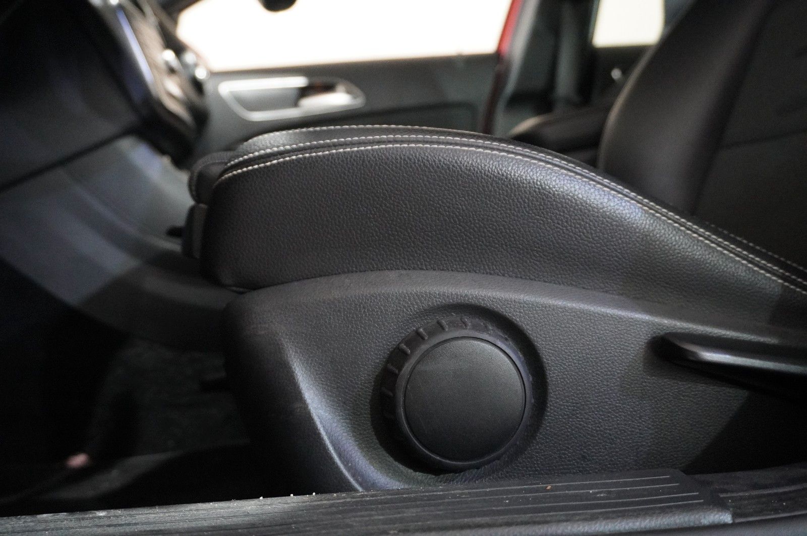 Fahrzeugabbildung Mercedes-Benz A 200 LIM. AMG LINE NAVI/LED/KAMERA/SPORT/SH/AHK
