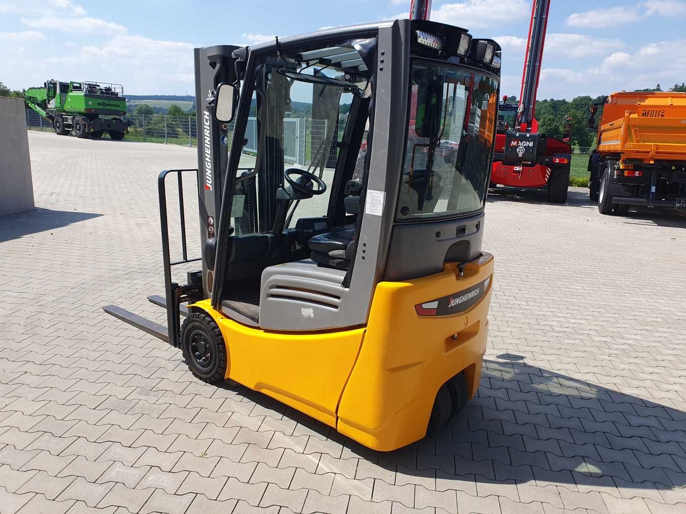 Fahrzeugabbildung Jungheinrich EFG 215 / Triplex 4.25m / SS / nur 1.680h / 2021
