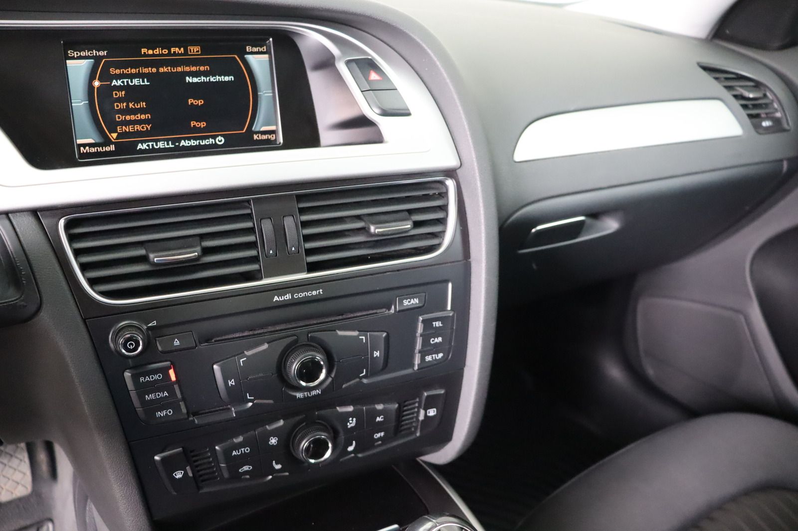 Fahrzeugabbildung Audi A4 1.8 TFSI Avant * Xenon * SHZ