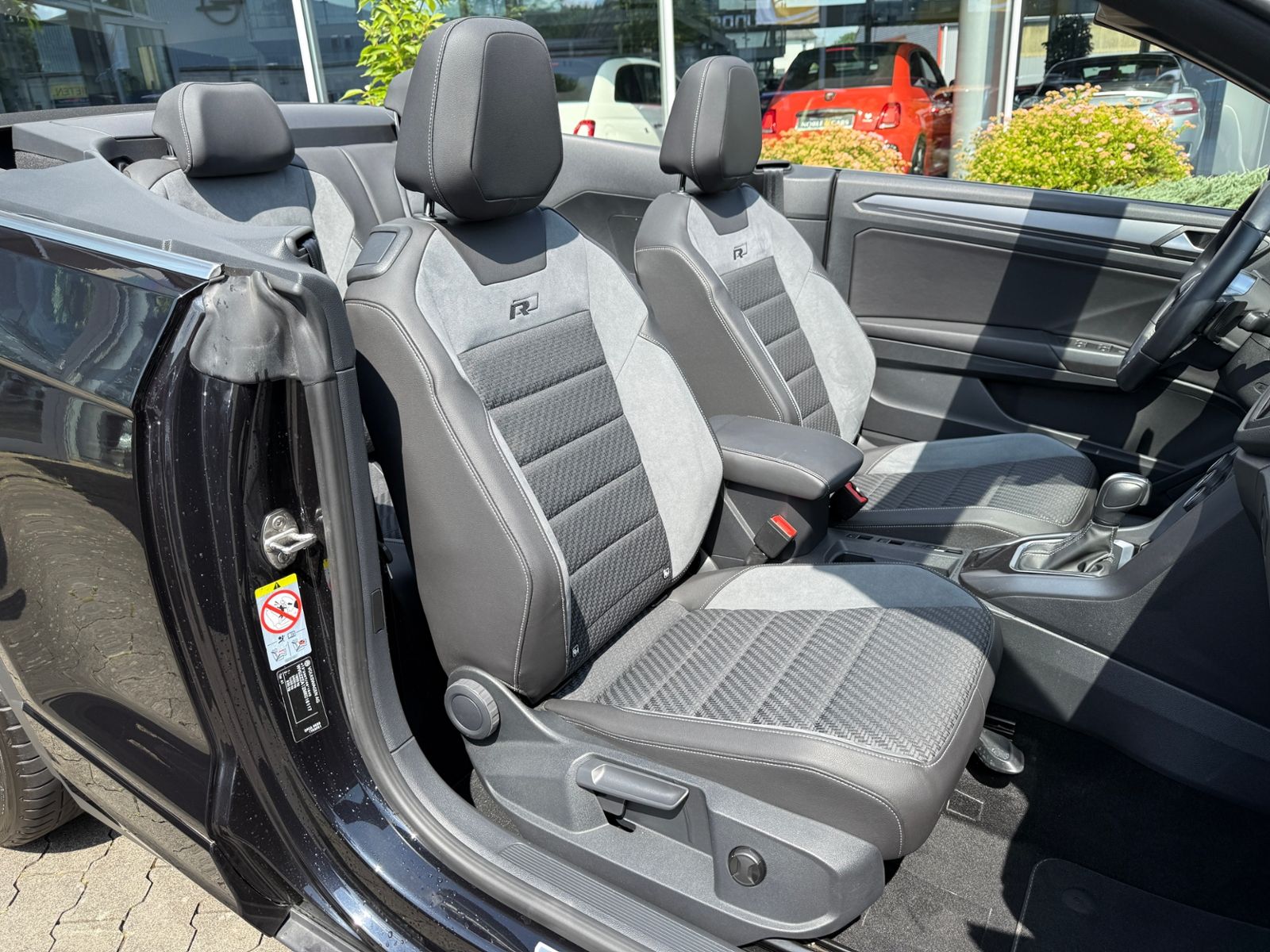 Fahrzeugabbildung Volkswagen T-Roc Cabriolet R-Line AHK LED NAVI ALU