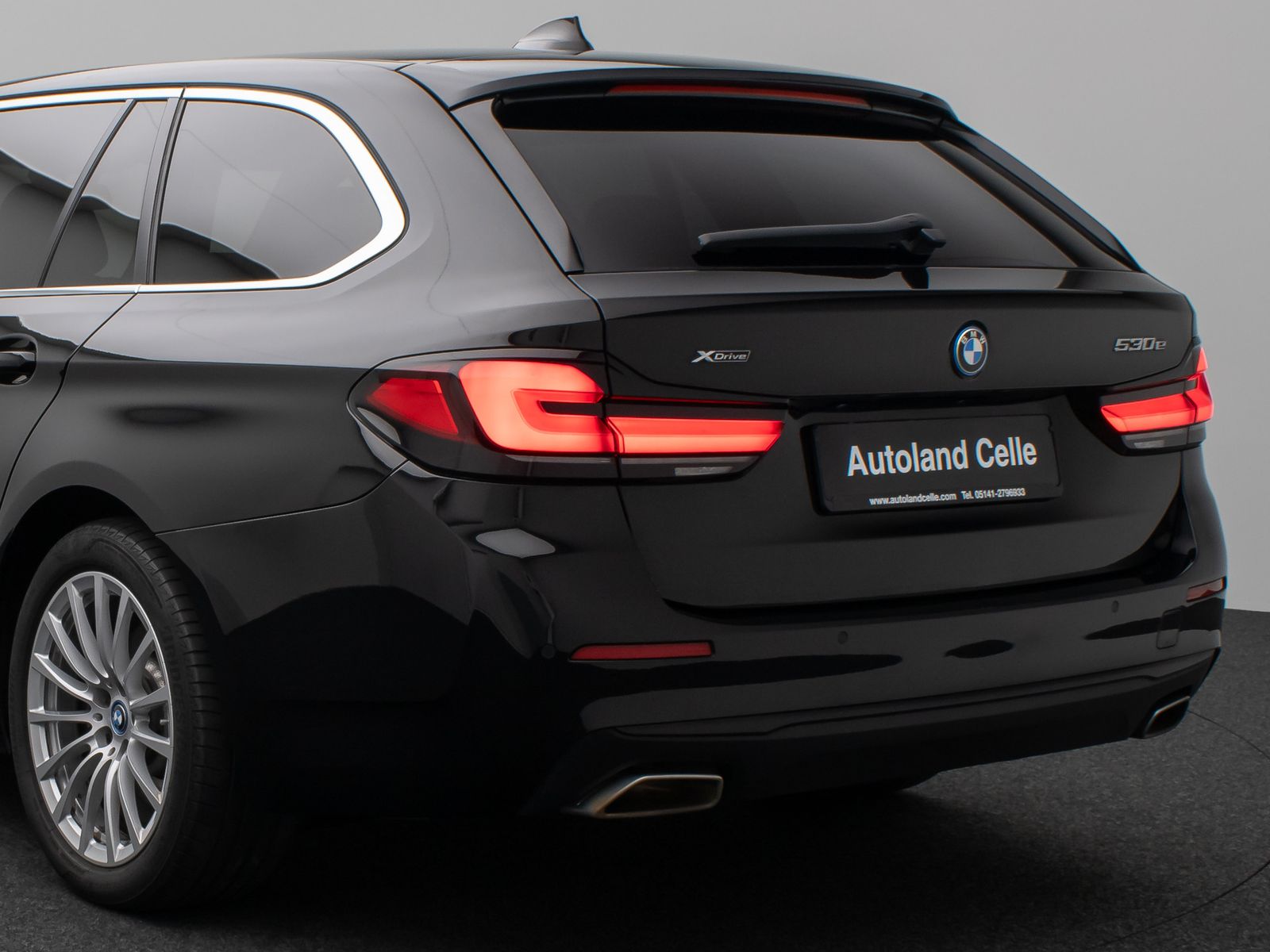 Fahrzeugabbildung BMW 530e xD HUD DAB CockPitPro PDC Komfort Alarm LED