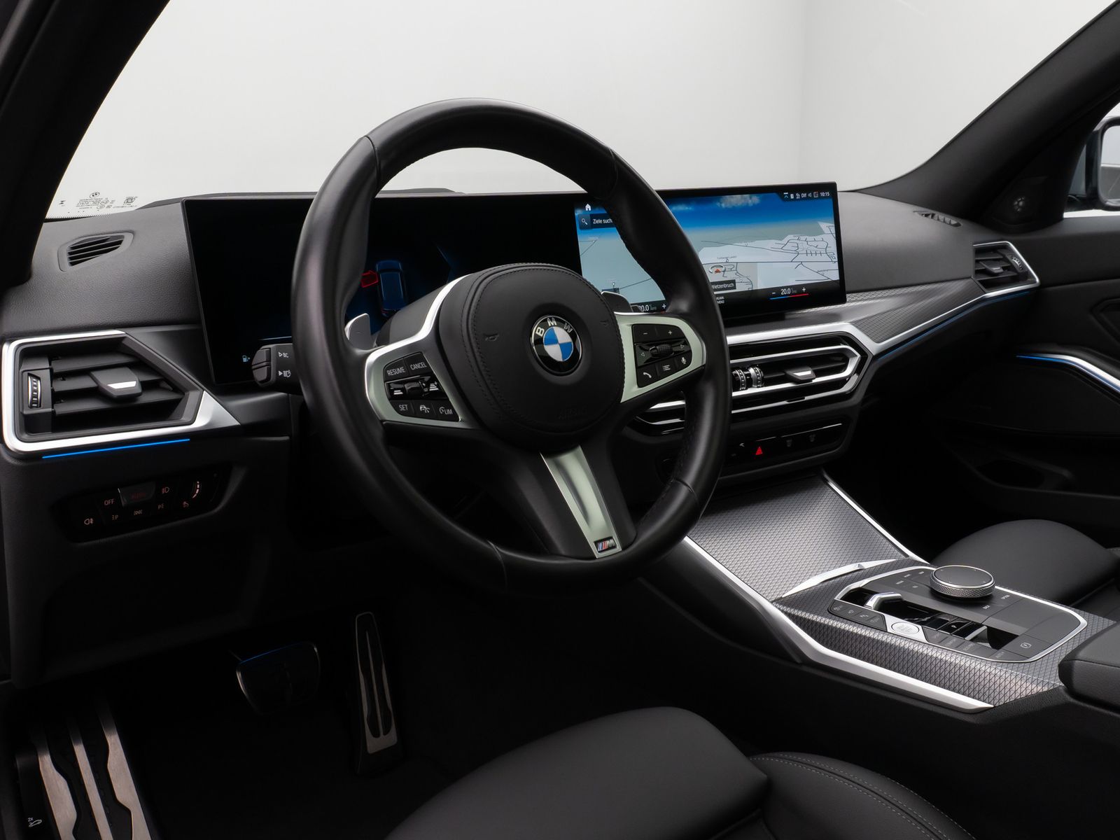 Fahrzeugabbildung BMW 330i  M Sport Panorama 360° HUD DAB H/K 19Zoll