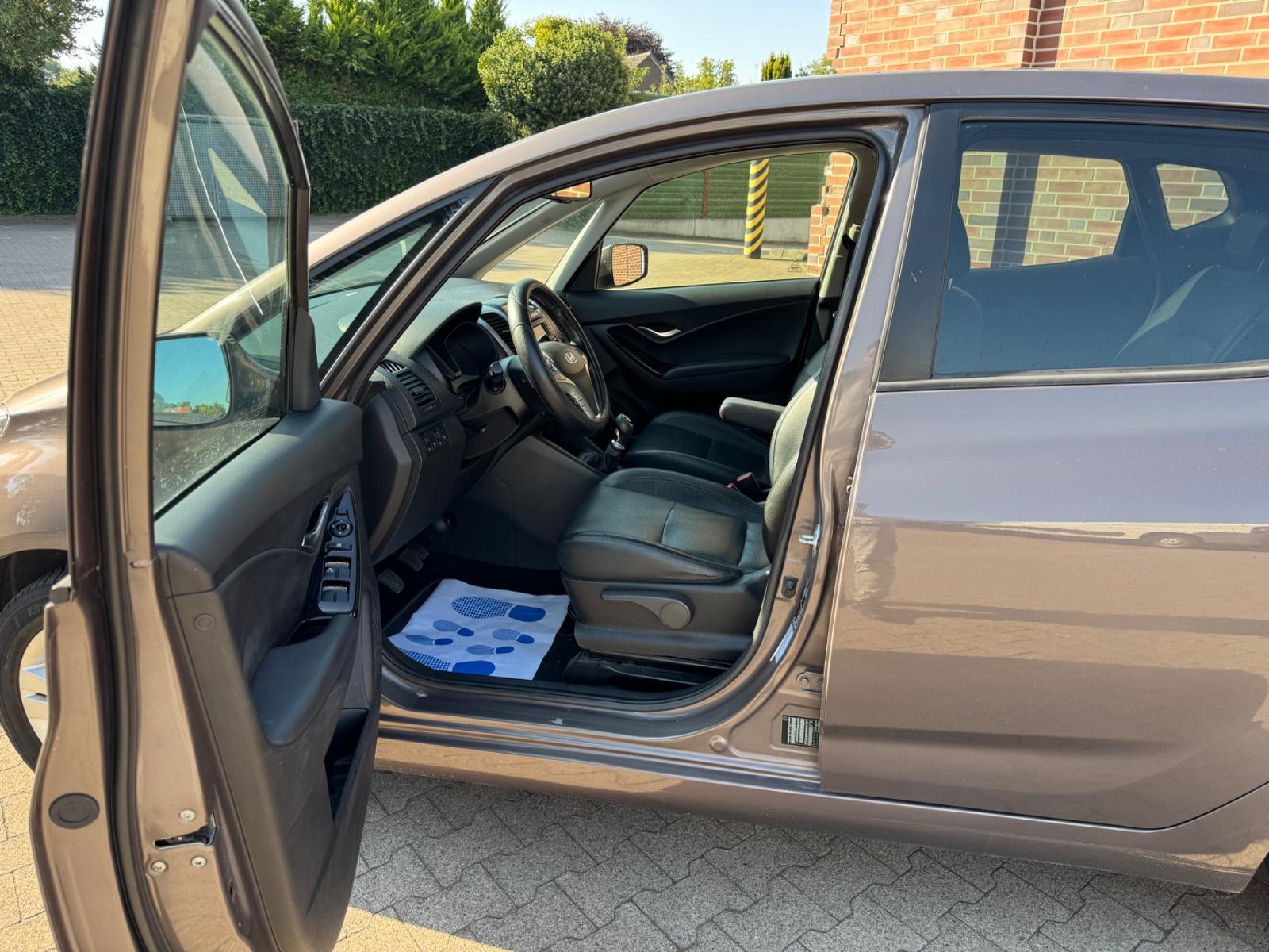 Hyundai ix20 2011 — photo 17