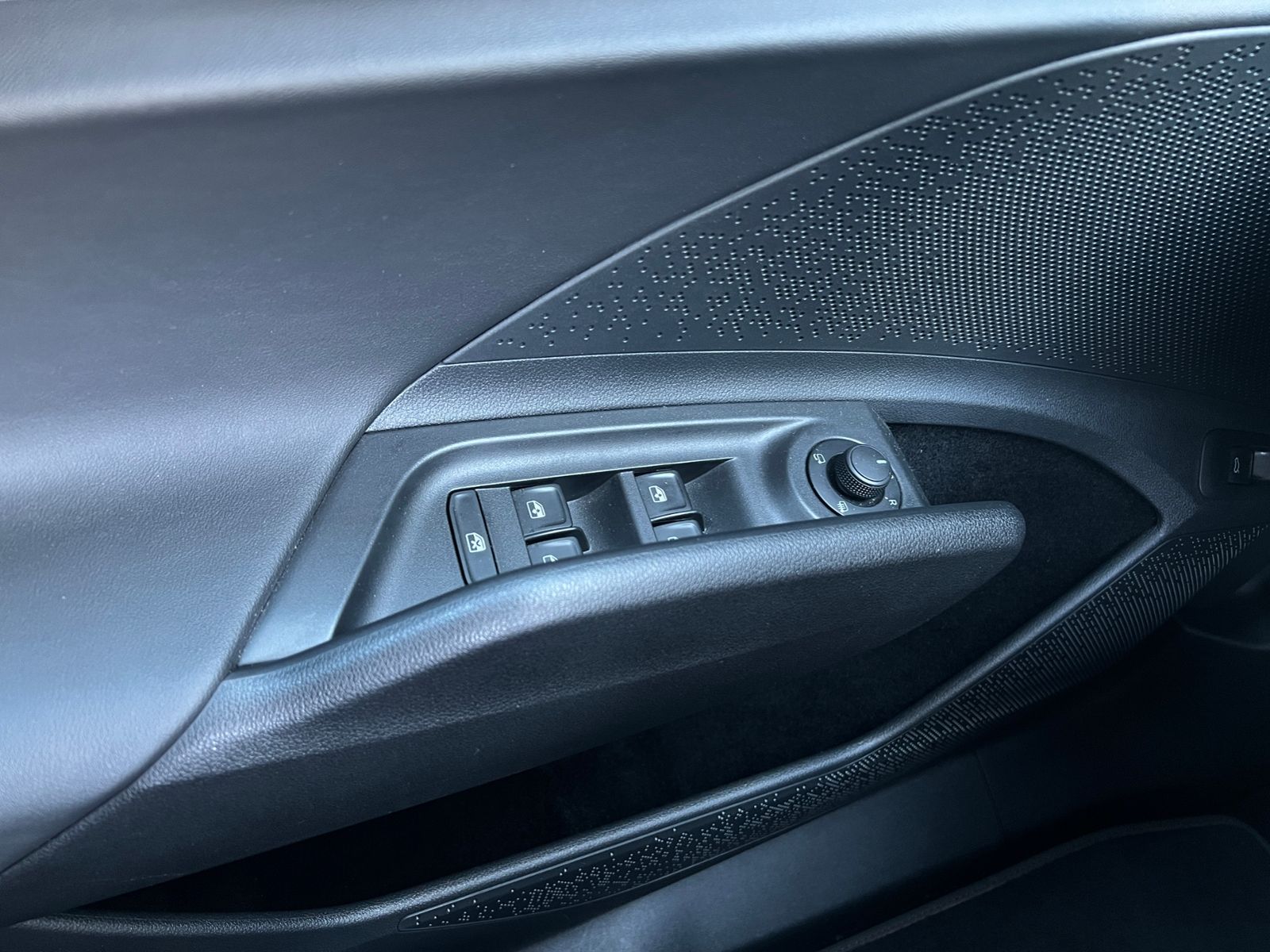 Fahrzeugabbildung SKODA Enyaq iV 80 Founders Edition *Wärmepumpe, Navi,