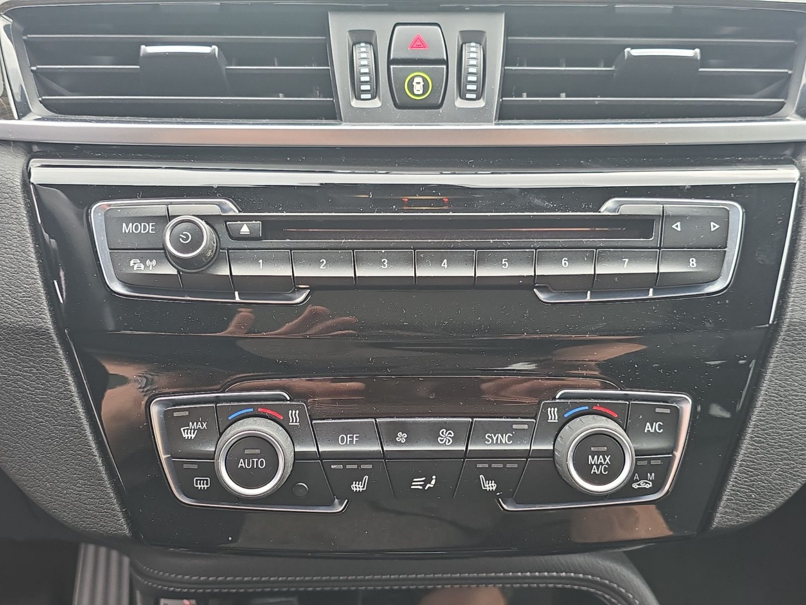Fahrzeugabbildung BMW X1 xDrive 18 d Sport Line Advantage Parkassiste