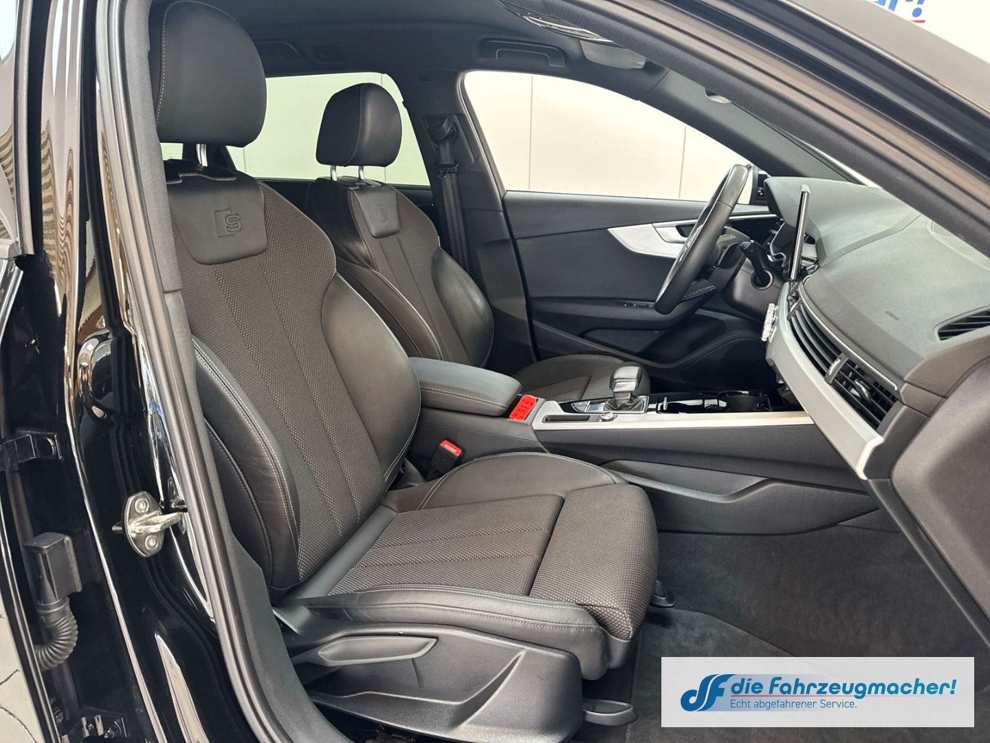Fahrzeugabbildung Audi A4 Avant 35 TDI S line Navi Leder LED ACC Klimaa