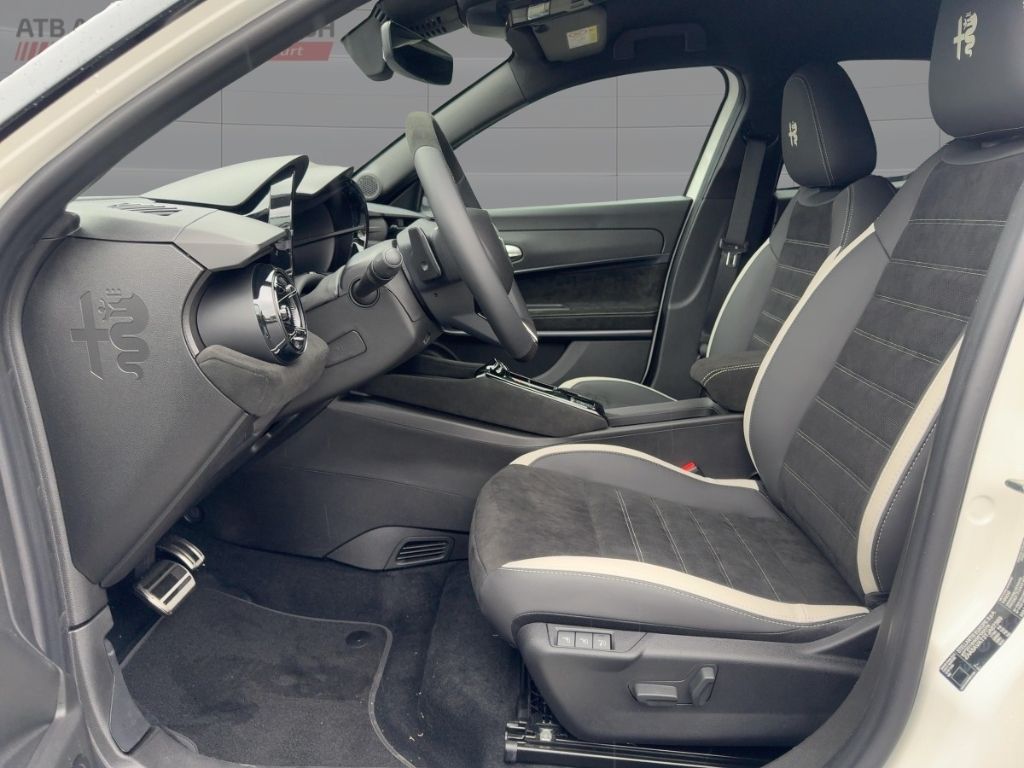 Fahrzeugabbildung Alfa Romeo Junior Sport Speciale Ibrida NAVI WINTER MATRIX