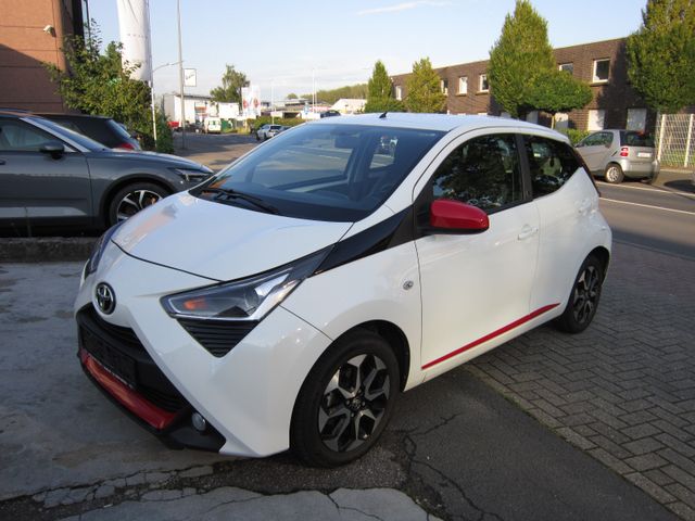 Toyota Aygo (X) 1,0-l-VVT-i Team Deutschland x-shift