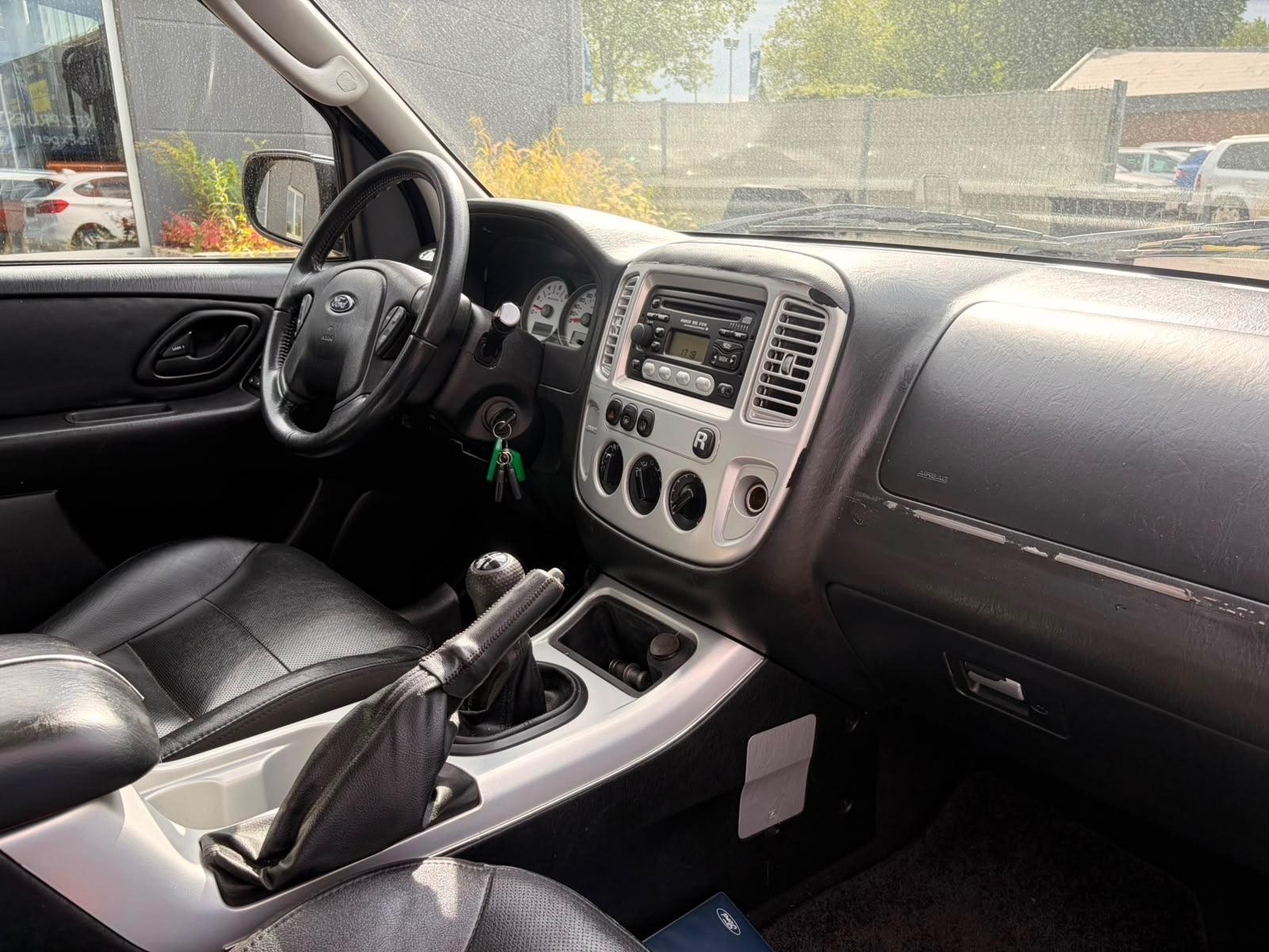Ford Maverick 2004 — photo 10
