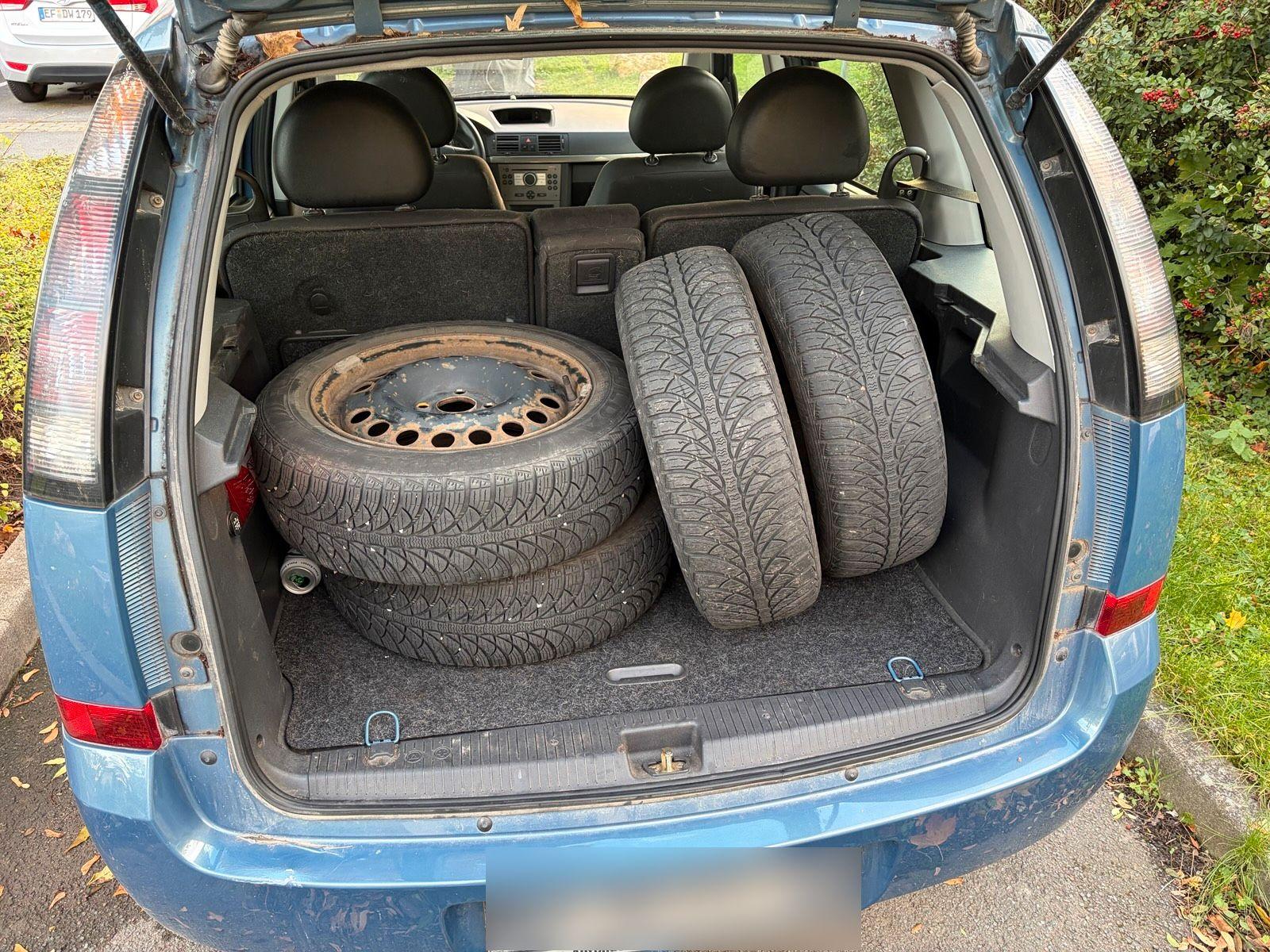 Opel Meriva 2006 — вигляд ззаду