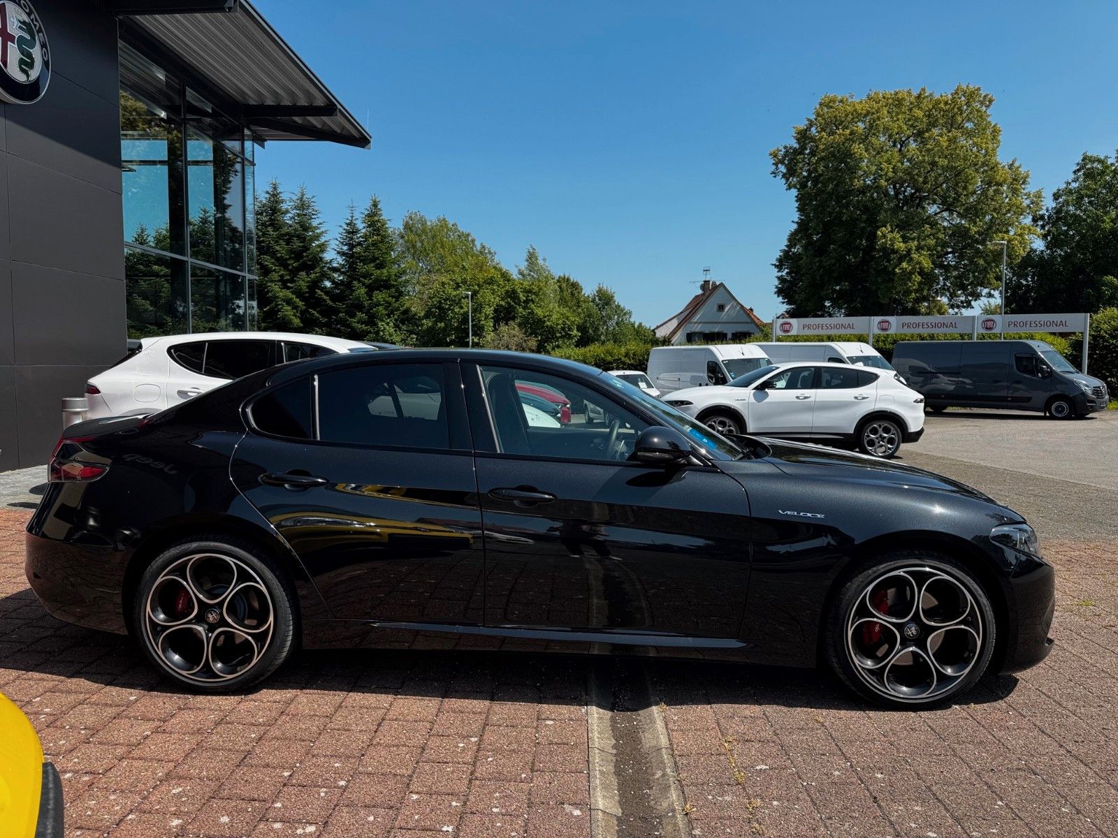 Fahrzeugabbildung Alfa Romeo Giulia MY23 Veloce 2.2 Diesel 210PS MEMORY NAVI