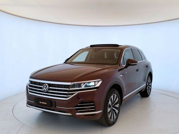Volkswagen Touareg - 1