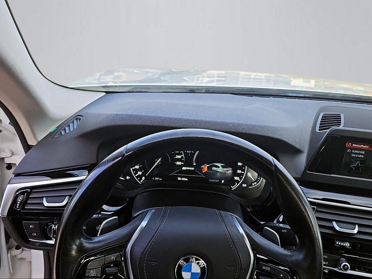 BMW 530 e Sport Line | LED | Navi | Kamera | SHZ