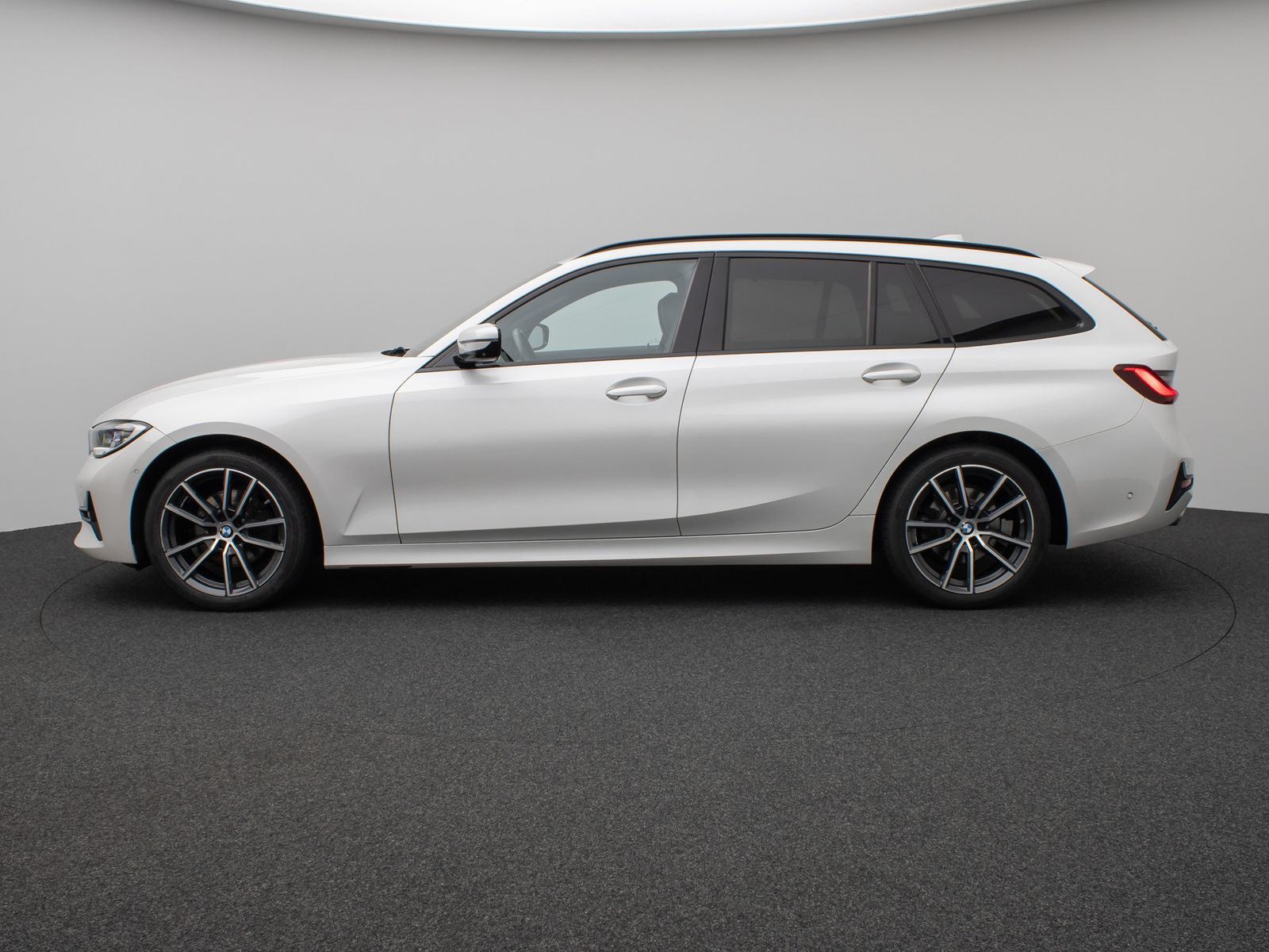 Fahrzeugabbildung BMW 320d xD Sport Line Panorama Laser 360° HUD HiFi