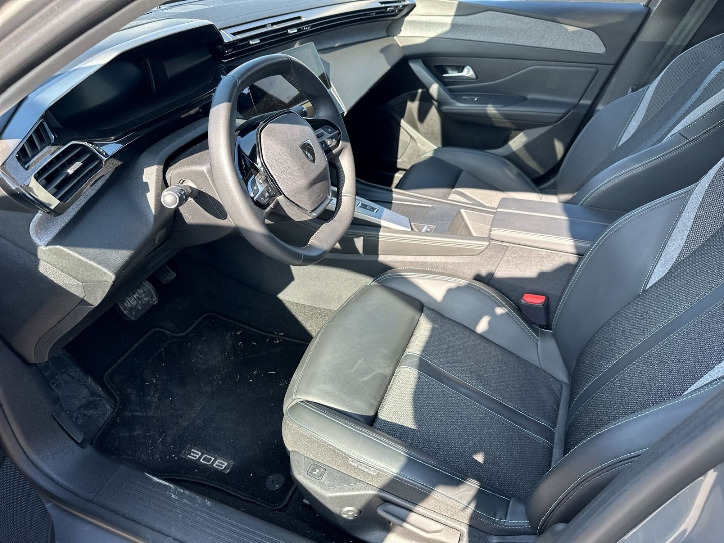 Fahrzeugabbildung Peugeot 308 SW Allure 1.2 PureTech 130 EU6e Navi Memory