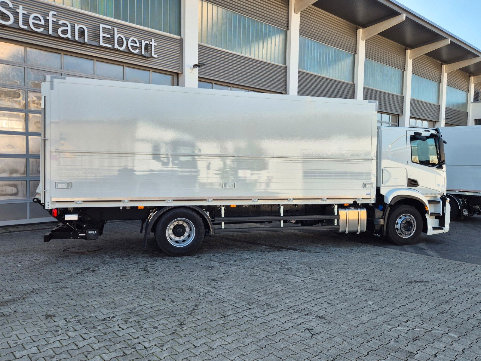 Fahrzeugabbildung Iveco AT190S40/FP Böse Schwenkwand LBW AHK