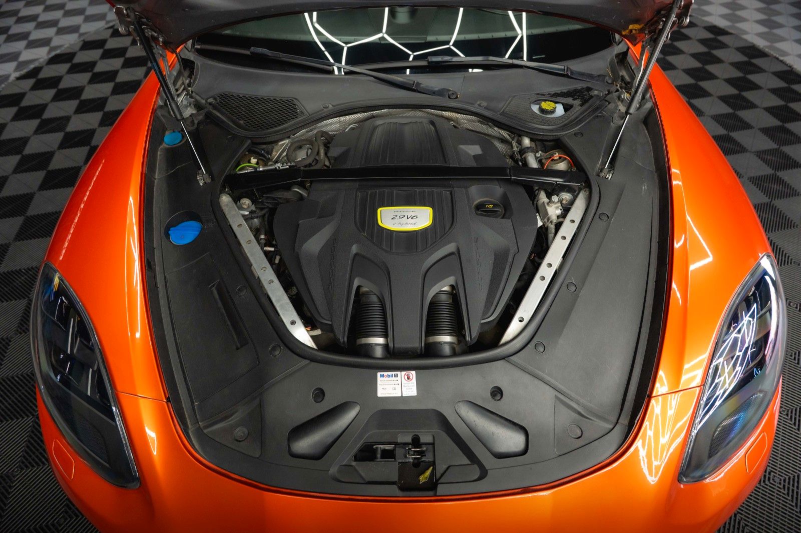 Fahrzeugabbildung Porsche Panamera Turismo 4 E-Hybrid Sport-Design *Pano*