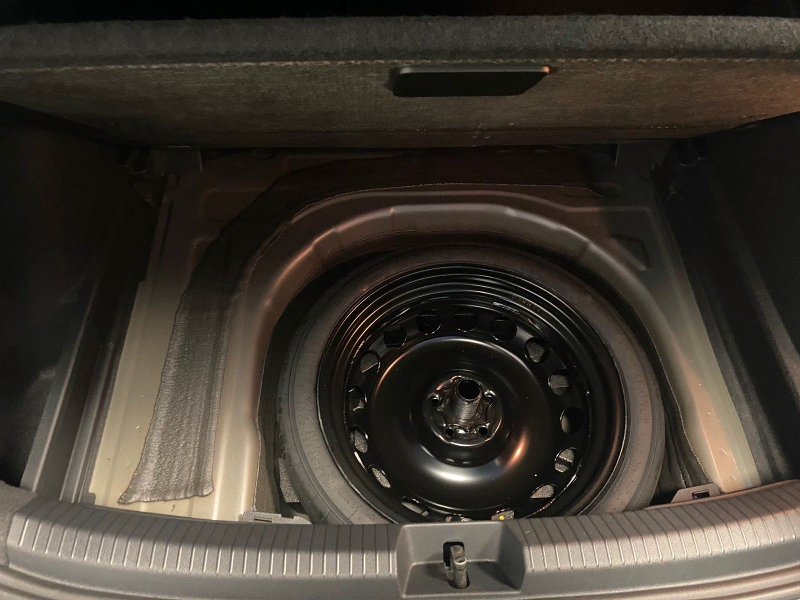 Fahrzeugabbildung Volkswagen Taigo 1.5 TSI DSG R-LINE+Black Style+ACC+Matrix+