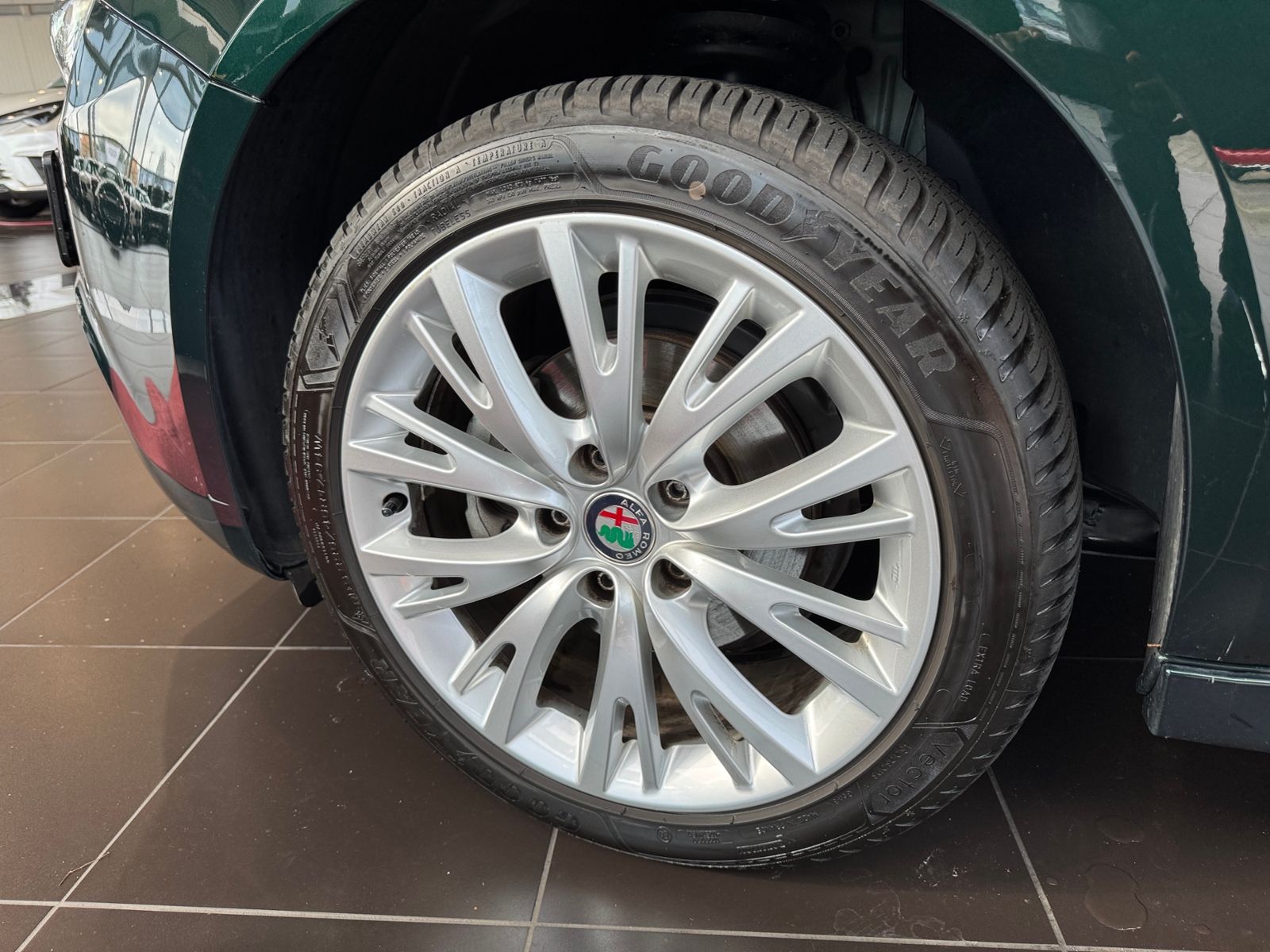 Fahrzeugabbildung Alfa Romeo Giulietta LUSSO Super XEN NAV SHZ PDC LEDER