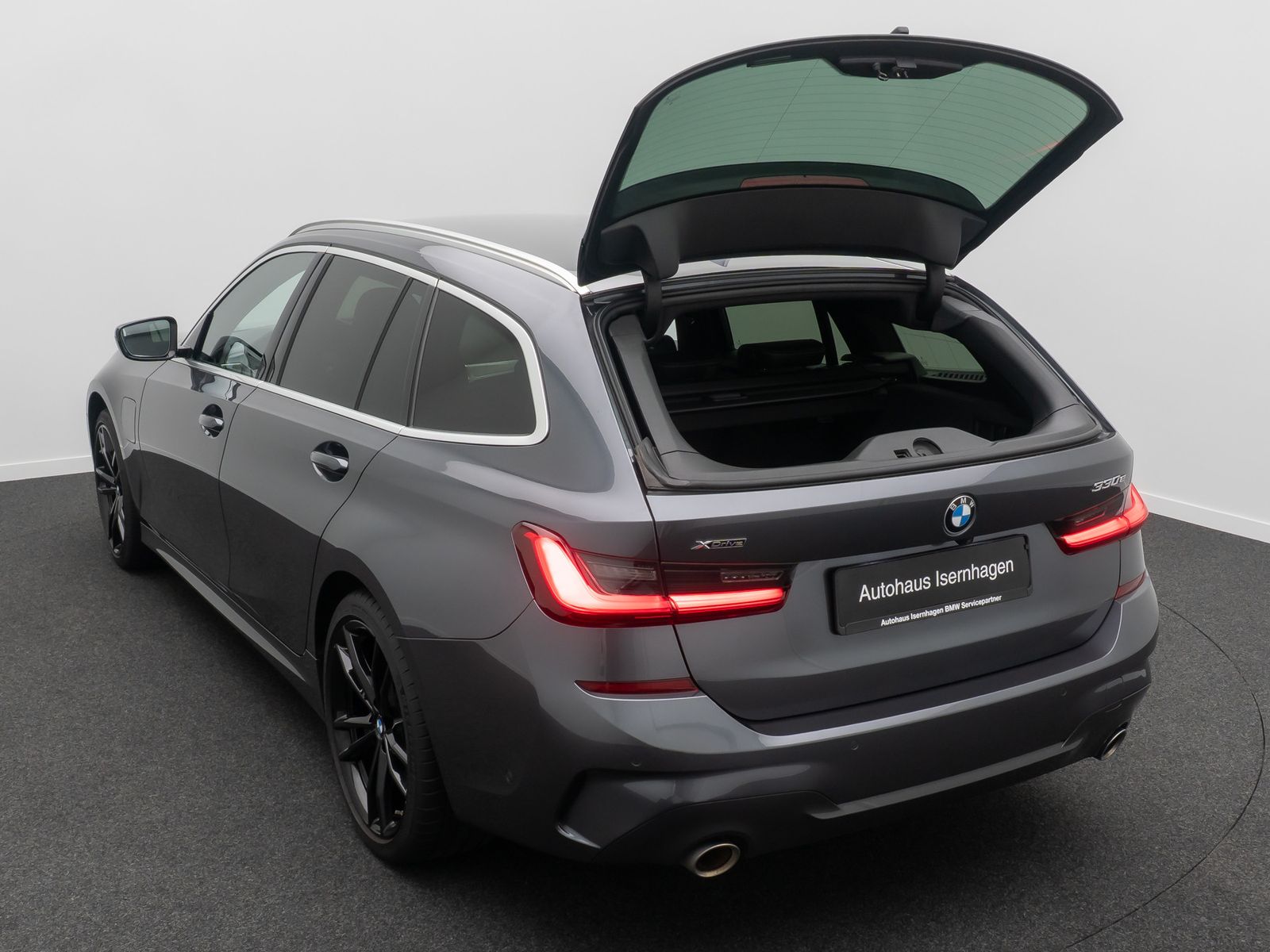 Fahrzeugabbildung BMW 330e xD M Sport Individual Kamera Laser HUD 19"