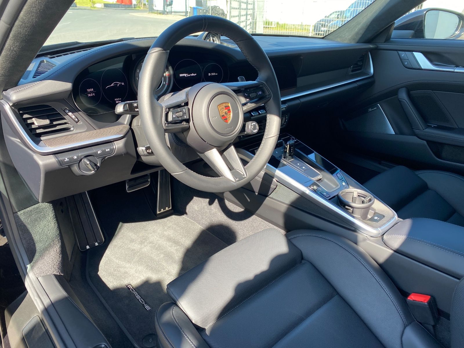 Fahrzeugabbildung Porsche 992 Turbo/Lift/Carbon Dach/Aero-Kit/360°Kamera