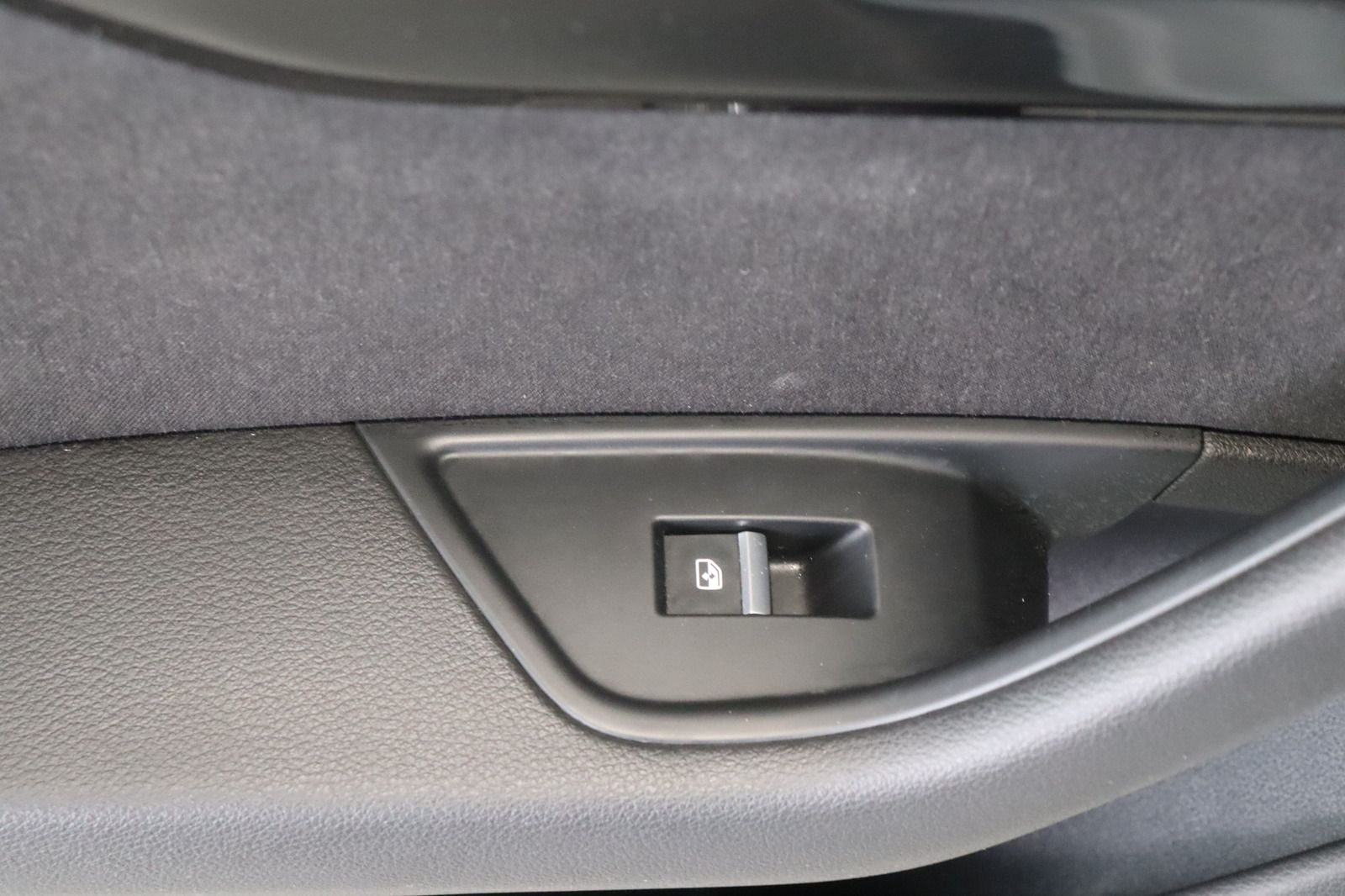 Fahrzeugabbildung Audi A4 Avant 3.0 TDI design * HUD * AHK