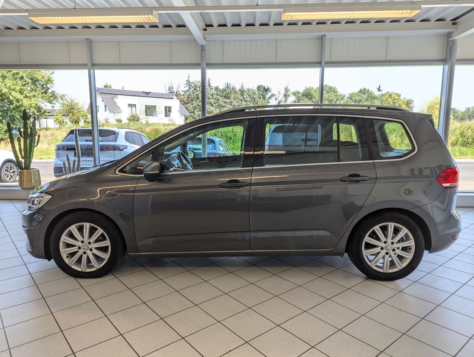 VW Touran 2.0 TDI DSG Highline Kamera AHK Sport LED - Image 4