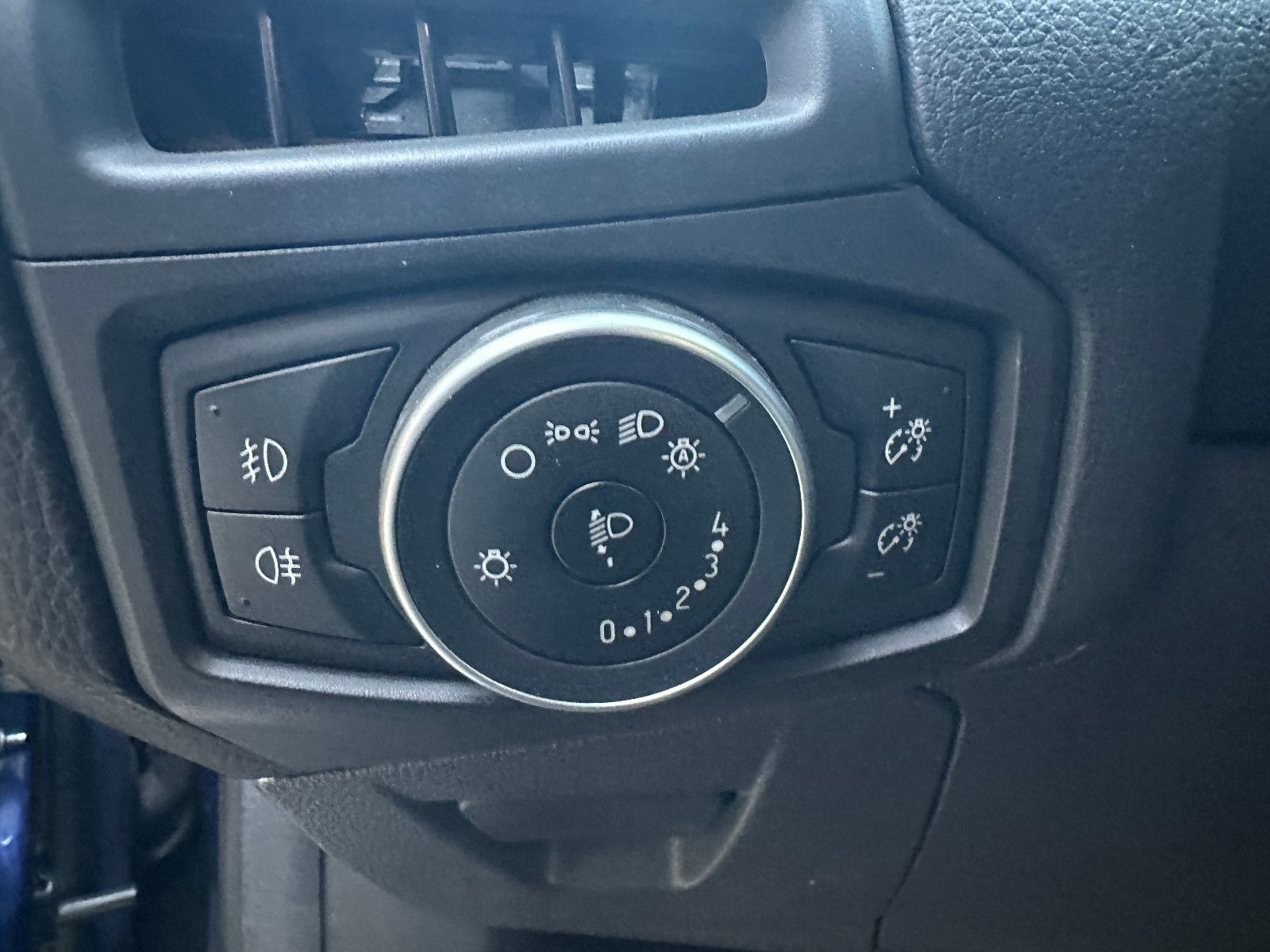 Fahrzeugabbildung Ford Focus Lim. Titanium