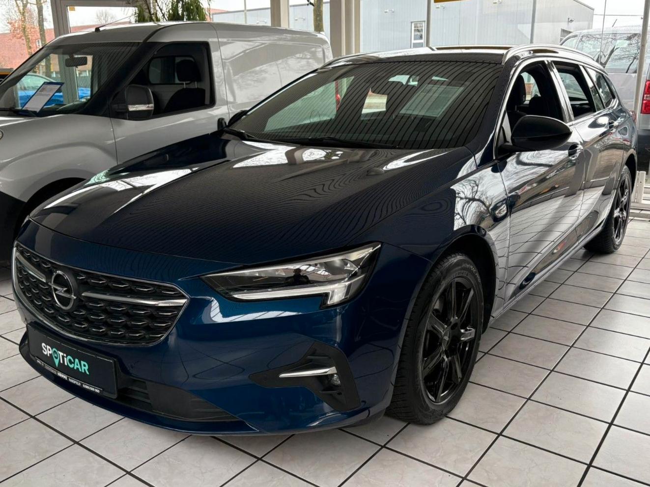 Opel Insignia B Sportstourer Business AT8 mit AHK