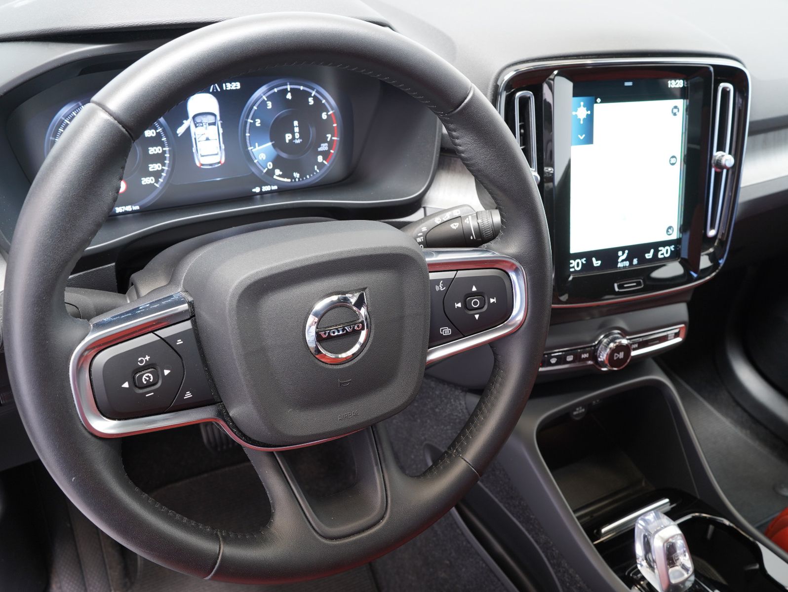Fahrzeugabbildung Volvo XC40 T3 Inscription LED/NAVI/ACC/LEDER/PANO