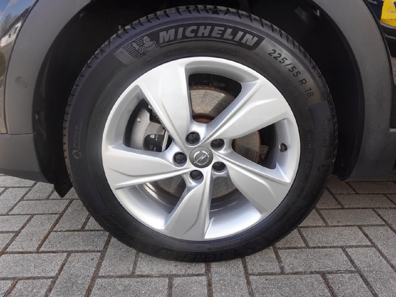 Fahrzeugabbildung Opel Grandland 1,6 Elegance Plug-in-Hybrid