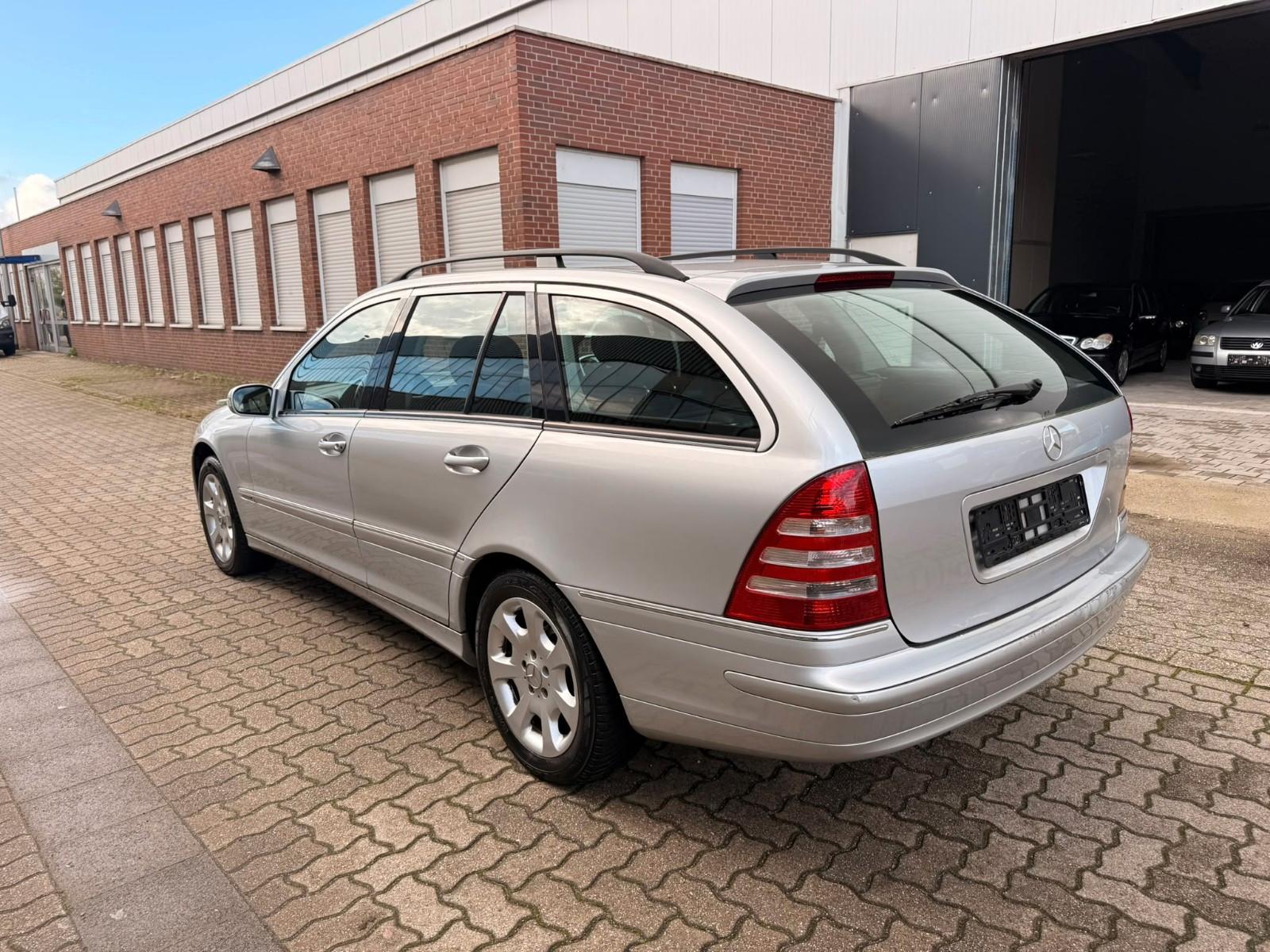 Mercedes-Benz C200 2006 — photo 12