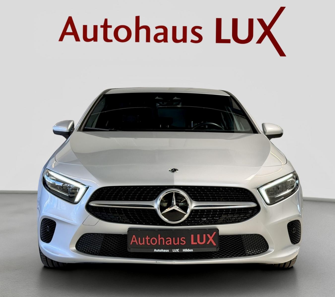 Mercedes-Benz A 200 DIESEL*LED*1HAND*AMBIENTE*CARBON*AHK*R-KAM