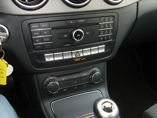 Mercedes-Benz B 180