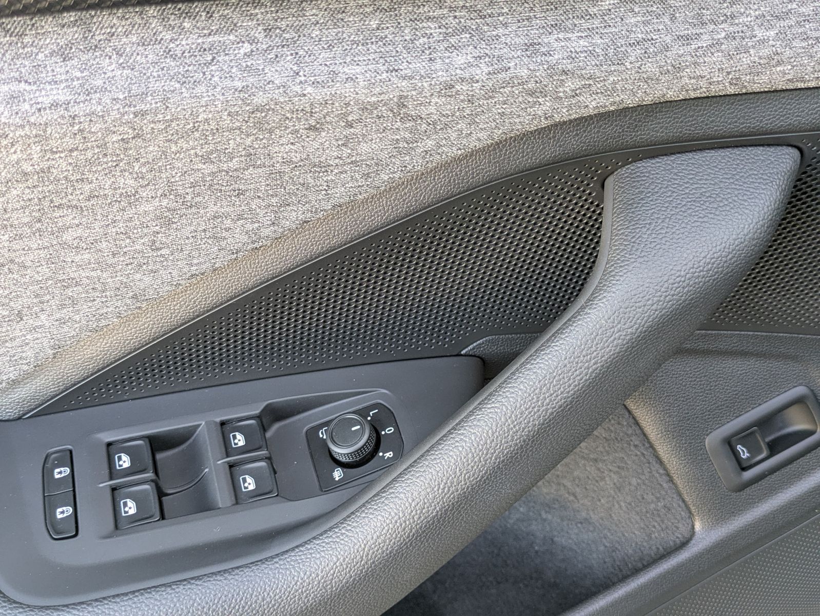 Fahrzeugabbildung SKODA Superb 2.0 TDI 4x4 Selection MATRIX*AHK*PANO*19"