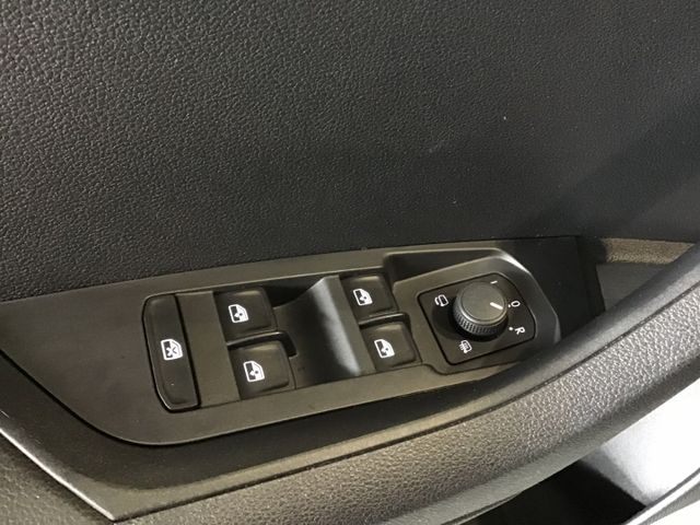 Fahrzeugabbildung Skoda Karoq Selection 1.5 TSI Kamera/Navi/LED/SHZ/PDC