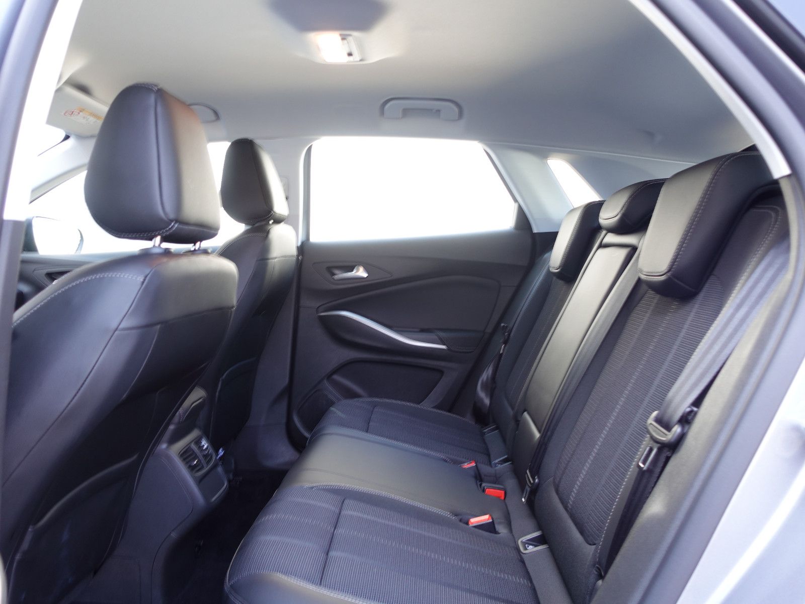 Fahrzeugabbildung Opel Grandland Enjoy 1.2T,Sitzhzg,LED,Parkpilot,Allw.