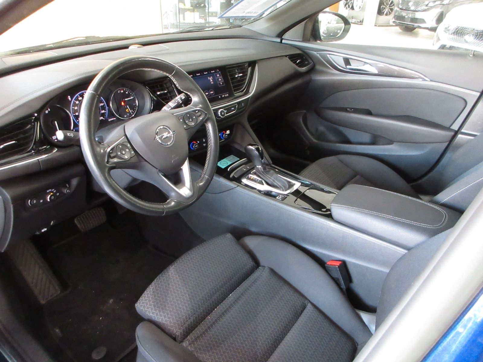 Fahrzeugabbildung Opel Insignia B 2.0D ST LED/NAVI/SHZ/LHZ/AHK