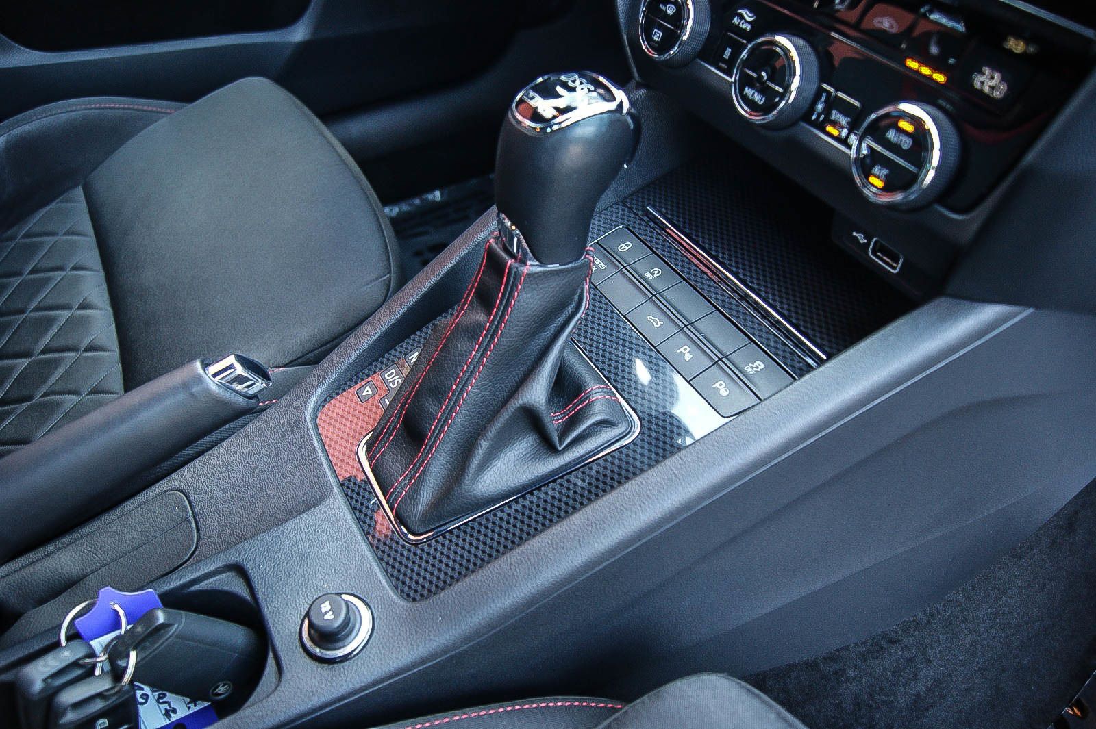 Fahrzeugabbildung SKODA Octavia Combi RS 245 VIRTUAL STANDHEIZUNG ACC DC